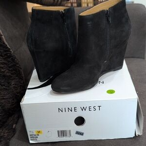 Nine West Black Suede Wedge Ankle Booties RIGUMA 7.5 M Women's
